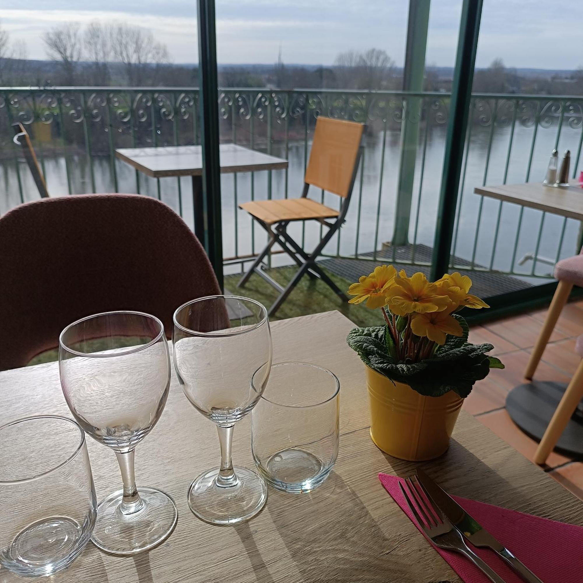 Hotel Restaurant Cote Garonne Le Balcon Des Dames - Tonneins Fauillet Marmande - Vue Panoramique Bord De Garonne Chambres Climatisees Exteriér fotografie